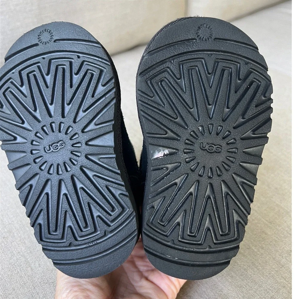 UGG Kids Jona Boots Size 6 Toddler Side Snap Pull On Black Suede Unisex